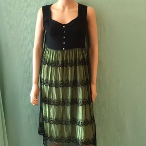 Beautiful green&black midi. The Pyramid Collection